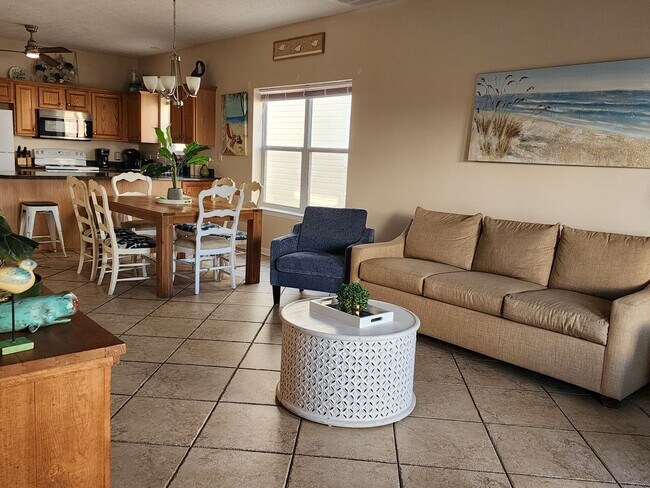 Building Photo - Palm Cove