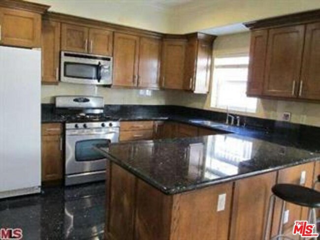 Building Photo - 1821 W 12th Pl