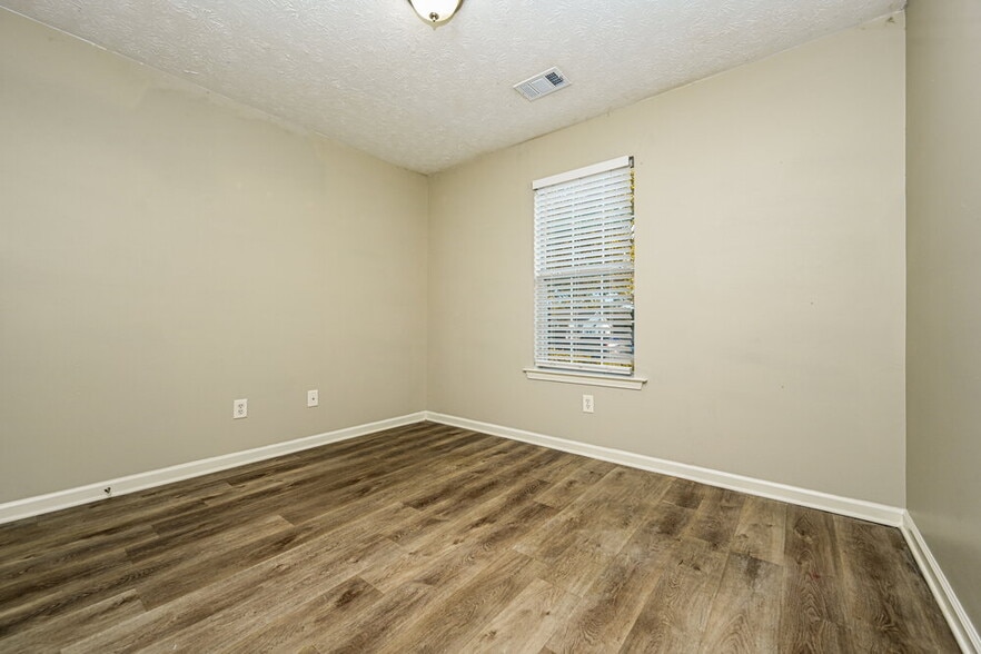 Building Photo - 1025 Borrington Ln