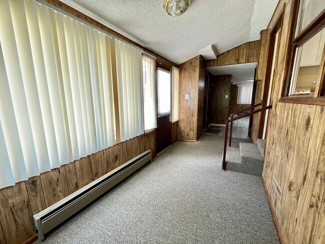 Building Photo - Charming 3-Bedroom Home with Spacious Layo...