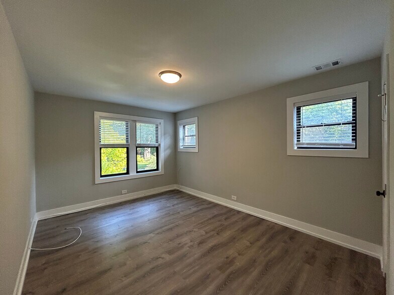 Building Photo - 1128 Maple Ave