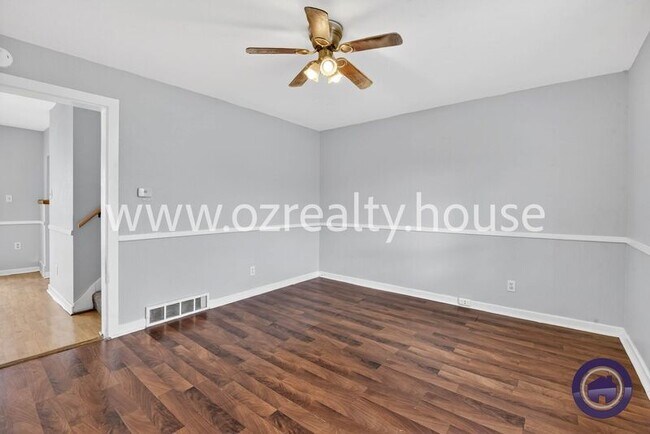 Building Photo - 3377 Lagrange St