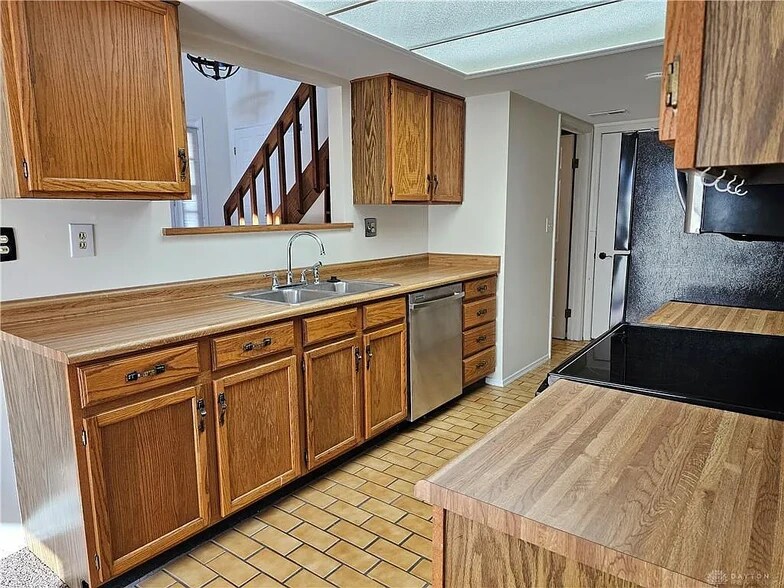 Building Photo - 1492 Sanzon Dr