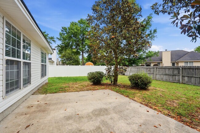 Building Photo - Centrally Located Home in Richmond Hill