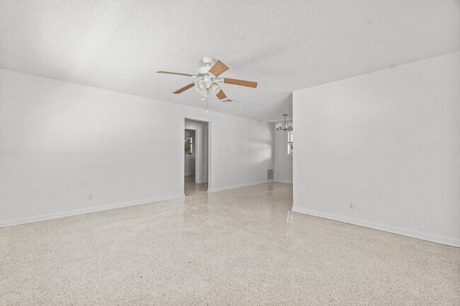 Building Photo - 211 Sunrise Ave