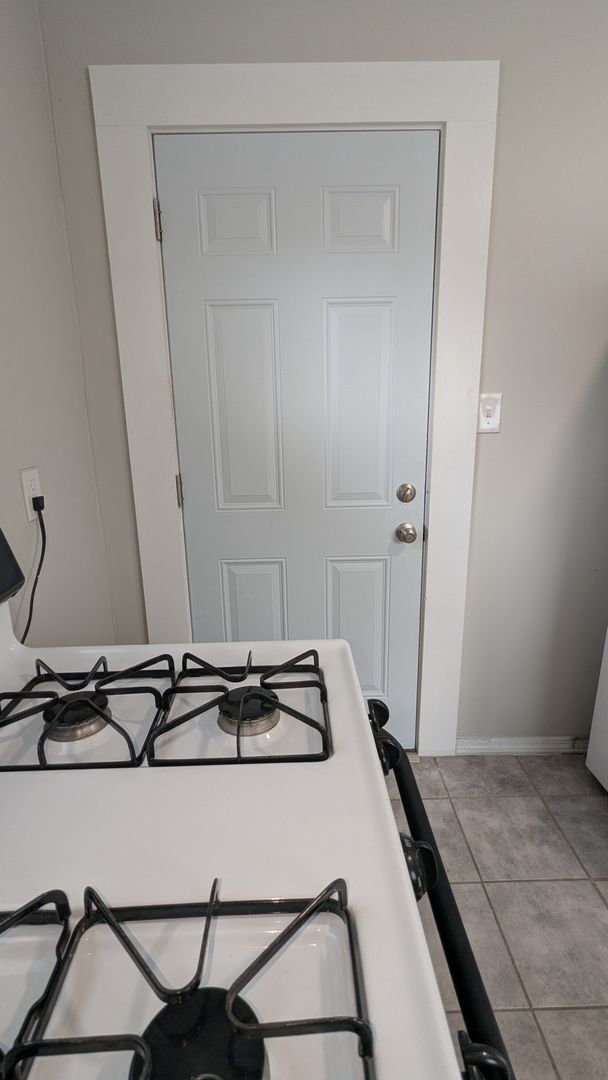 Building Photo - LEASING SPECIAL! Charming 3-Bedroom, 1-Bathroom Home in the Heart of Akron