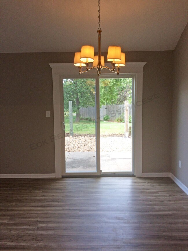 Building Photo - 336 Woodlawn Dr