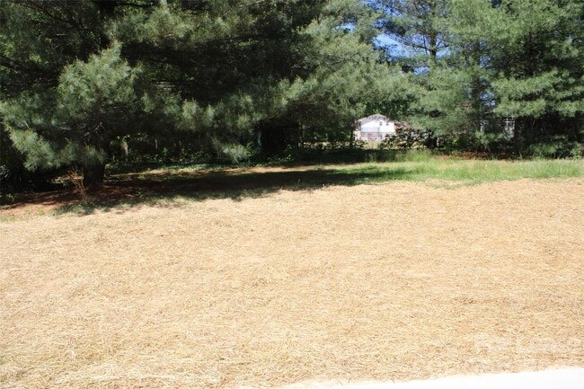 Building Photo - 562 W Park Ave