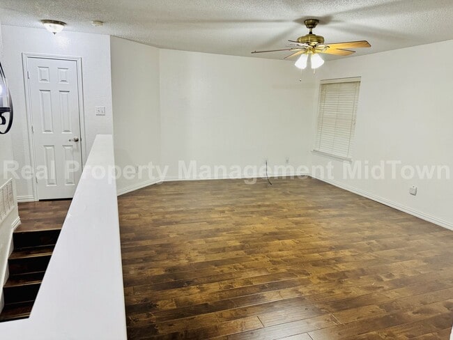 Building Photo - Spacious, Freshly Updated Family Home in P...