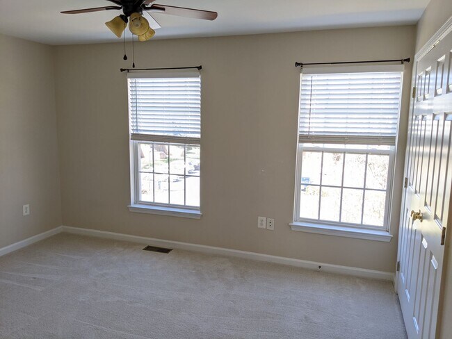 Building Photo - Updated condo in Ballenger Creek available in June!