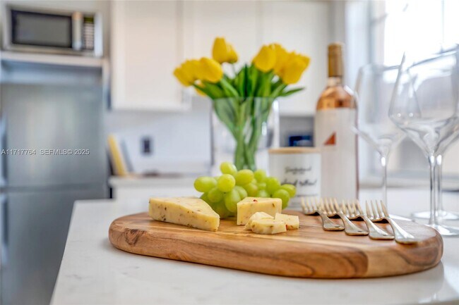 Building Photo - 1611 Michigan Ave