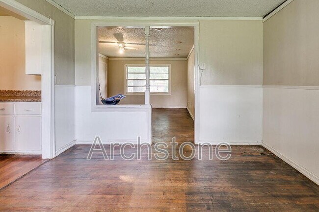 Building Photo - 724 General Senter Dr