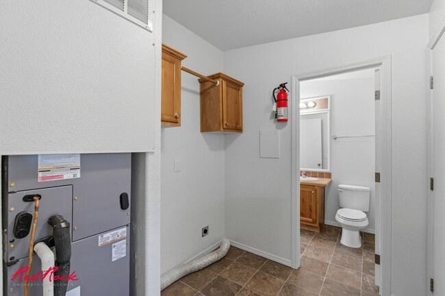 Building Photo - Single-Level 2 Bedroom Home in Washington 55+ Community!