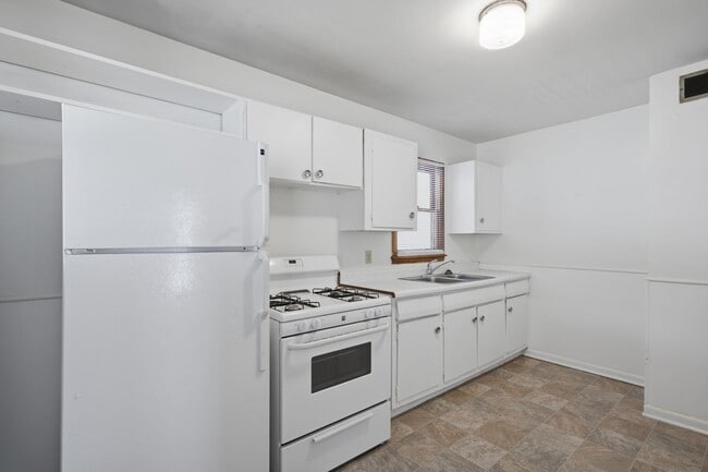 Building Photo - 1103 W 17th St