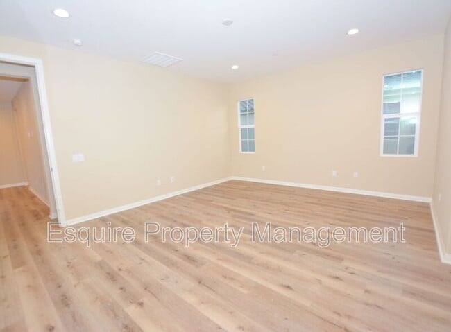 Building Photo - 2725 Navajo St