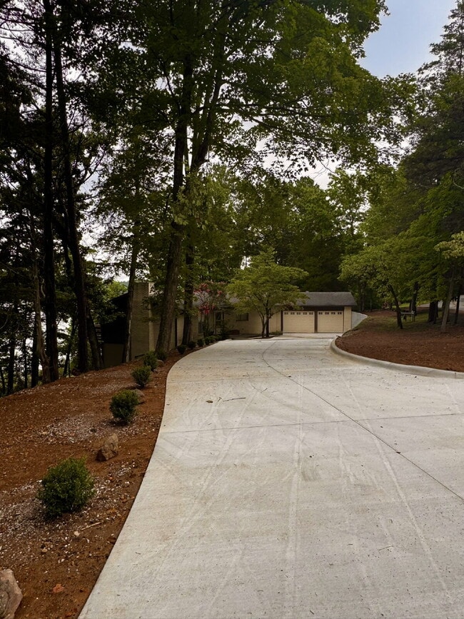 Building Photo - 15344 Dutchmans Dr