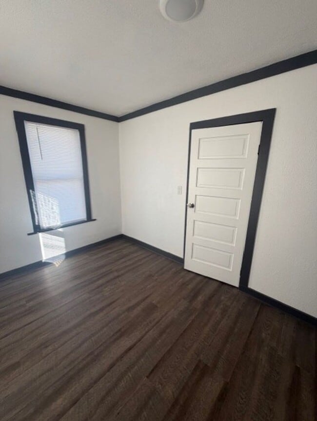 Building Photo - Beautifully Remodeled 3 Bedroom, 1 Bath Home – Move-In Ready!