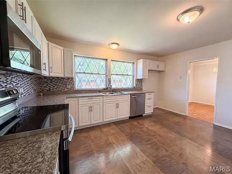 Building Photo - 1321 Petite Dr