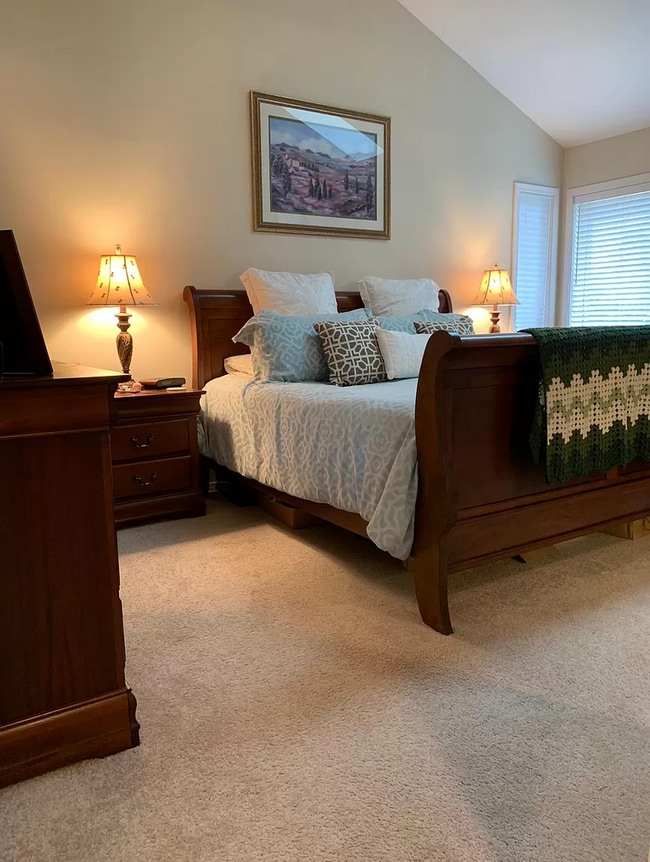 Building Photo - Stunning 2-Bedroom Condo with Panoramic Views in Gig Harbor