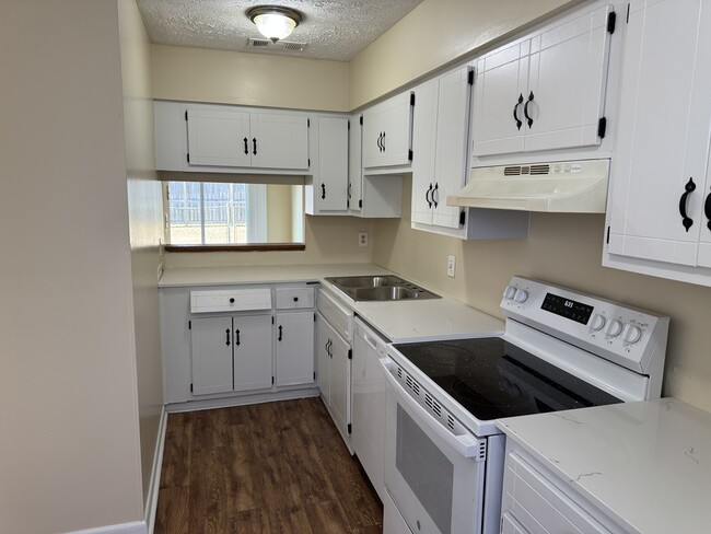 Kitchen - 257 N Court St