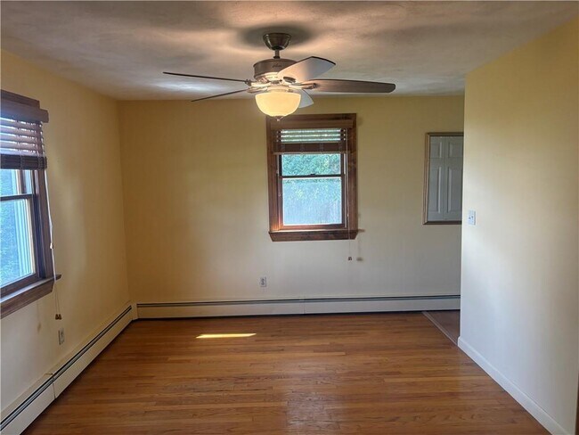 Building Photo - 12 Greenway Dr