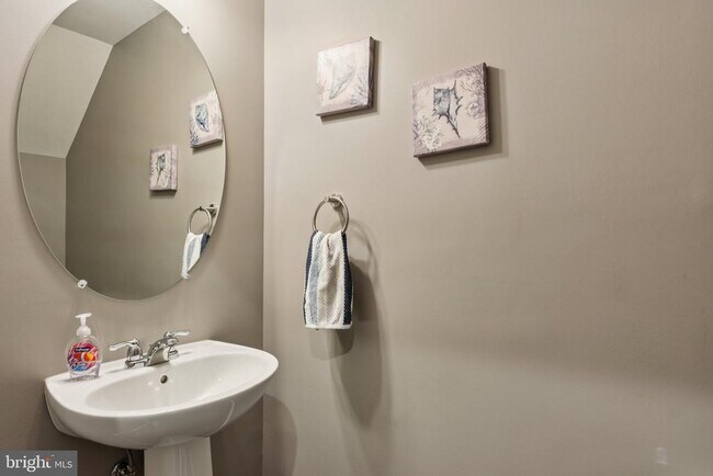 Building Photo - 1306 Hawk Hollow Dr