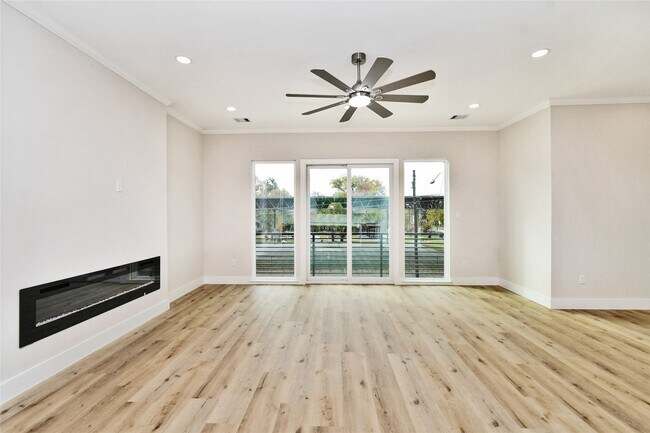 Building Photo - 3231 Tuam St