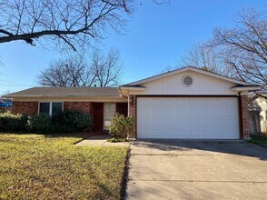 Building Photo - Adorable and Freshly painted Edgecliff Village 3 Bed 2 Bath!!