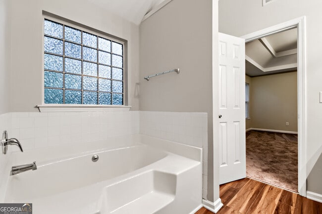 Building Photo - 7157 Laurel Creek Dr