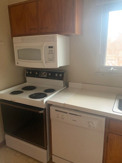 Building Photo - 2713 Riedling Dr