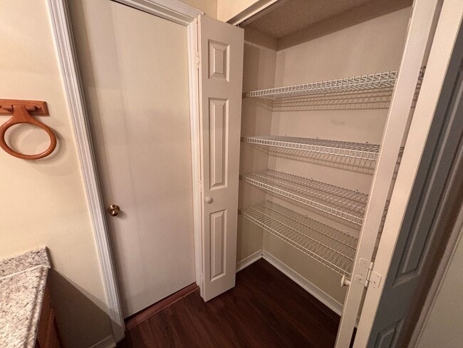 Building Photo - 2BR/2.5BA Townhome with In-Unit Laundry, Fenced Backyard, Garage, & Fireplace! Move-In Ready! Pri...