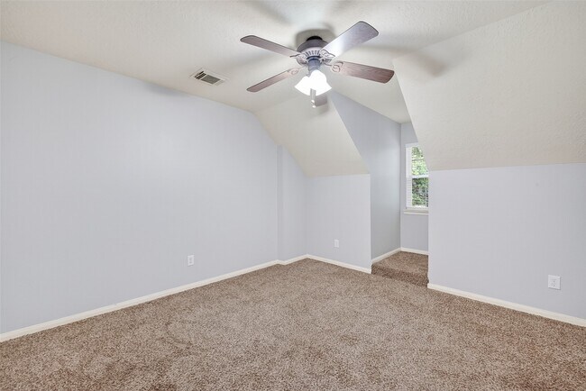 Building Photo - 2203 Lakewind Ln