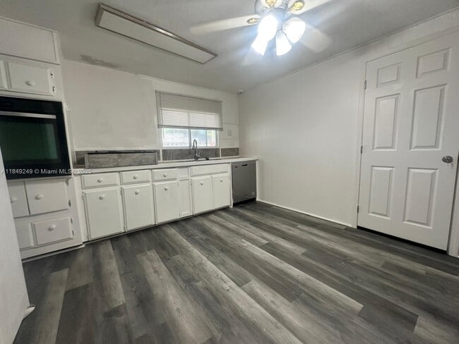 Building Photo - 23017 Watergate Cir