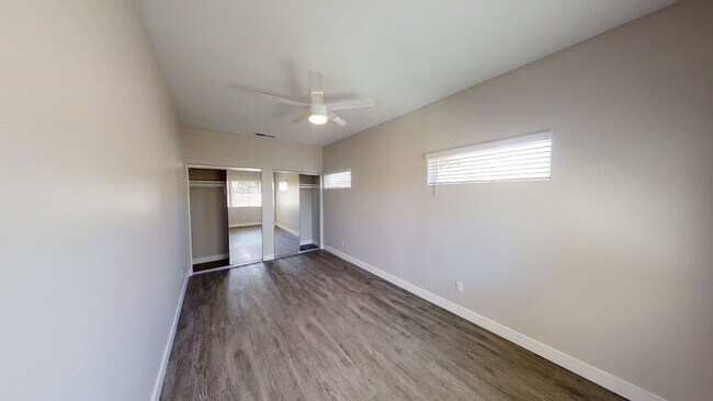Building Photo - 4BD/2BA, Great Outdoor Space!