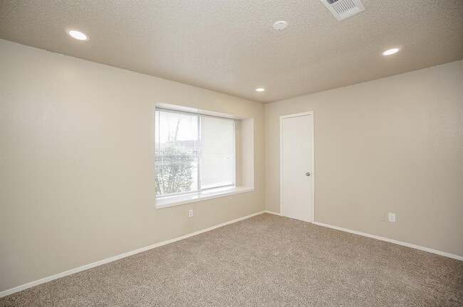 Building Photo - 15607 Cabot Creek Cir
