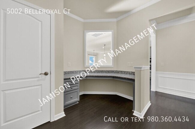 Building Photo - 5002 Belleroyal Ct