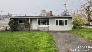Building Photo - Spacious 4 BD | 2 BA with Backyard - Glads...