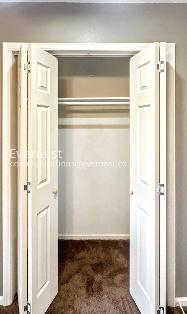 Building Photo - 309 SW Richwood Ln