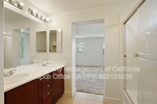 Building Photo - 60 Xena Court