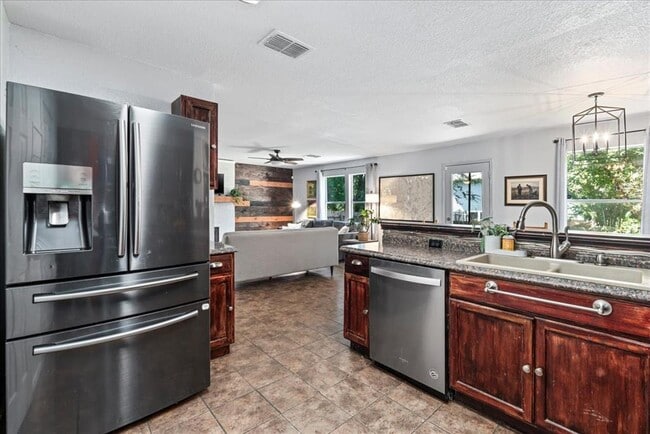 Building Photo - 7417 Elk Pass Dr