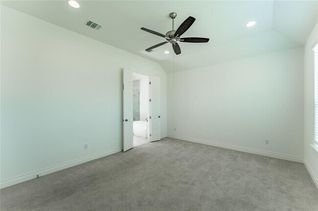 Building Photo - 152 Limestone Dr