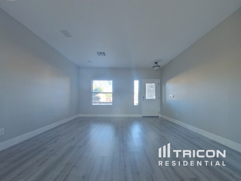 Building Photo - 4129 N Dania Ct
