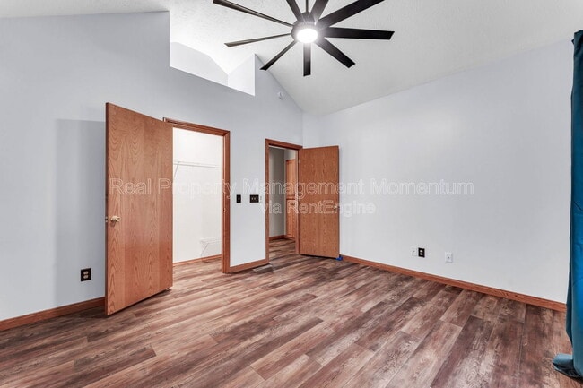 Building Photo - 514 N Ellen St