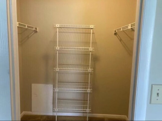 Building Photo - 2283 Hedgerow Road