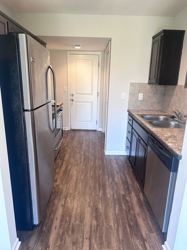 Building Photo - 3 Bed | 2.5 Bath | 1 Car Garage Townhome in Grain Valley
