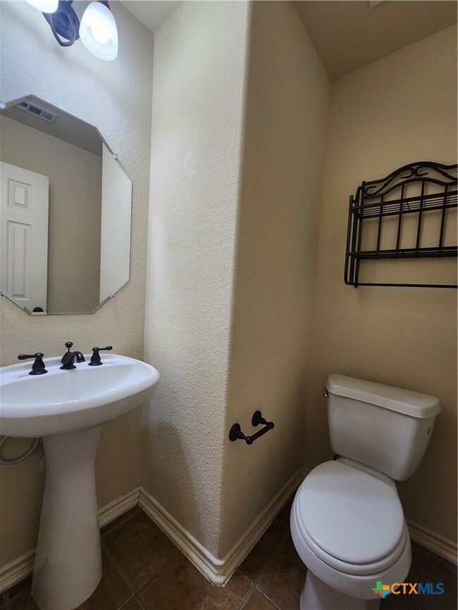 Building Photo - 803 Lodge Creek Dr