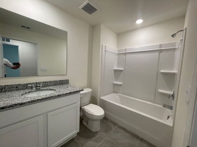 Building Photo - Brand New 3/2.5 Townhome in Windrose