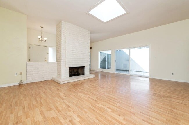 Building Photo - 3bd/2ba single family house in University ...