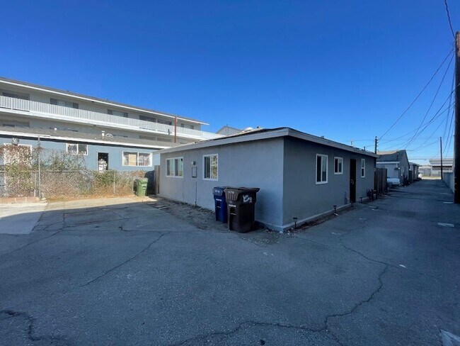 Building Photo - YUKON 13717-13719