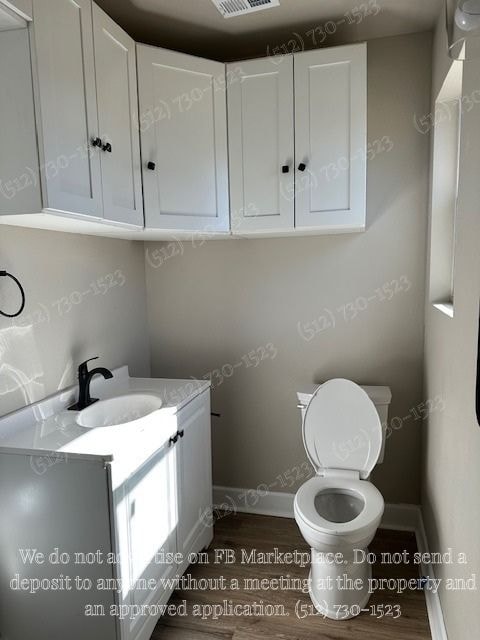 Building Photo - 2331 S Navidad St